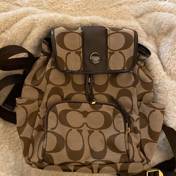 Like new, Signature Coach Medium backpack - Picture 2 of 3